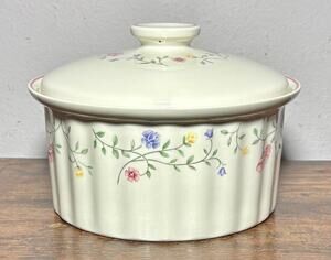 Vtg Johnson Brothers SUMMER CHINTZ 2.25Qt Covered Casserole Dish England chipped
